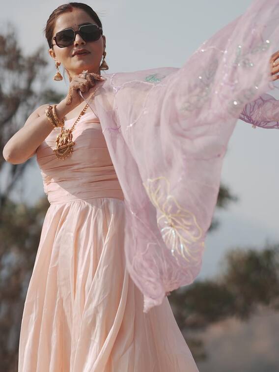 ट्रेडिशनल ड्रेस में गॉर्जियस दिखीं रुबीना दिलैक