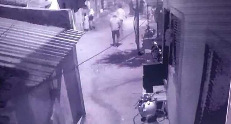 maharashtra news nashik news Firing in Phulenagar area in Nashik, incident caught on CCTV Nashik Crime : नाशिकमध्ये पोलिसांचा धाकच राहिला नाही, भरवस्तीत गोळीबार, घटना सीसीटीव्हीत कैद 