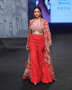 Malaika Arora Takes On The Ramp Like A Pro At Lakme Fashion Week