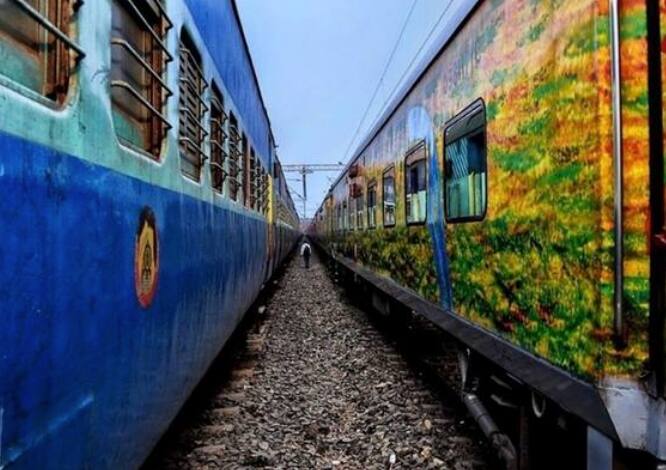 ਰਾਜਧਾਨੀ ਐਕਸਪ੍ਰੈਸ ਦਿੱਲੀ ਅਤੇ ਹੋਰ ਰਾਜਾਂ ਦੀਆਂ ਰਾਜਧਾਨੀਆਂ ਵਿਚਕਾਰ ਚੱਲਦੀ ਹੈ। ਇਸ ਕਾਰਨ ਇਸ ਦਾ ਨਾਂ ਰਾਜਧਾਨੀ ਐਕਸਪ੍ਰੈੱਸ ਰੱਖਿਆ ਗਿਆ ਹੈ। ਇਹ 140 ਕਿਲੋਮੀਟਰ ਪ੍ਰਤੀ ਘੰਟੇ ਤੋਂ ਵੱਧ ਦੀ ਰਫਤਾਰ ਨਾਲ ਨਹੀਂ ਚੱਲ ਸਕਦਾ। ਇਹ ਦੇਸ਼ ਦੀਆਂ ਚੋਟੀ ਦੀਆਂ ਰੇਲ ਗੱਡੀਆਂ ਵਿੱਚੋਂ ਇੱਕ ਹੈ