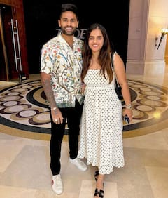 Photos: जानिए क्यों सूर्यकुमार यादव के लिए खास हैं उनकी वाइफ देविशा, अंतर्राष्ट्रीय डेब्यू में था बहुत बड़ा हाथ, पढ़ें दिलचस्प कहानी