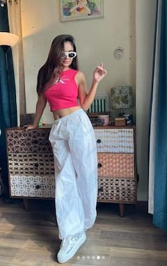 Anushka Sen: ਪਿੰਕ ਕ੍ਰੌਪ ਟਾਪ ਪਾ ਕੇ ਅਨੁਸ਼ਕਾ ਸੇਨ ਨੇ ਦਿੱਤੇ ਸਿਜ਼ਲਿੰਗ ਪੋਜ਼, ਤਸਵੀਰਾਂ ਦੇਖ ਕੇ ਉੱਡੇ ਫੈਨਜ਼ ਦੇ ਹੋਸ਼