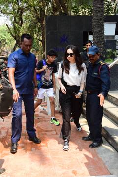 Karisma Kapoor Pics: फैमिली संग लंच डेट पर स्पॉट हुईं करिश्मा कपूर, एक्स हसबैंड संजय कपूर भी आए नजर