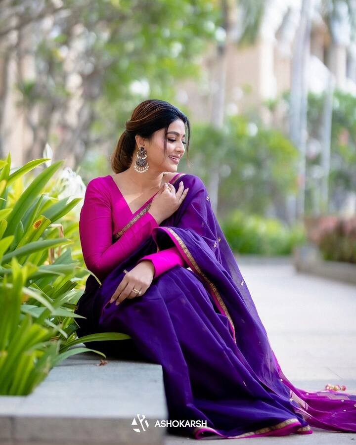 గ్లామర్ విషయంలో ఏనాడు హద్దులు మీరలేదు.Photo Credit: Sneha/Instagram