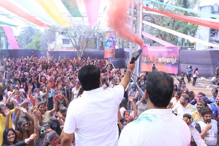 सतेज पाटील यांनी रंगाची उधळण केली.