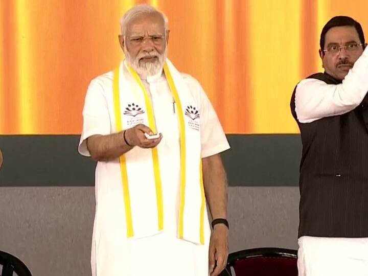 PM Modi Unveils World's Longest Platform In Hubballi, Dedicates IIT Dharwad To Nation PM Modi Unveils World's Longest Railway Platform In Hubballi, Dedicates IIT Dharwad To Nation