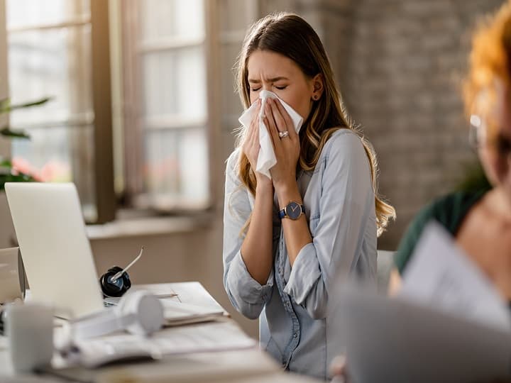 Allergy Symptoms in Summer allergies should be avoided Allergy Symptoms: गर्मियों में भी रहता है एलर्जी का खतरा... बचाव के लिए ये 5 टिप्स फॉलो कर लें