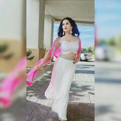 Sunny Leone: વ્હાઈટ ડ્રેસમાં સની લિયોનીનો જોવા મળ્યો કાતિલ અંદાજ, જુઓ તસવીરો