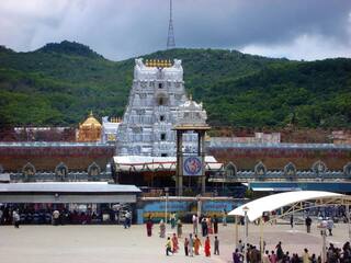 Tirumala Tirupati: தெலுங்கு வருட பிறப்பு.. திருப்பதியில் இரண்டு நாட்கள் வி.ஐ.பி. தரிசனம் ரத்து - தேவஸ்தானம் அதிரடி அறிவிப்பு