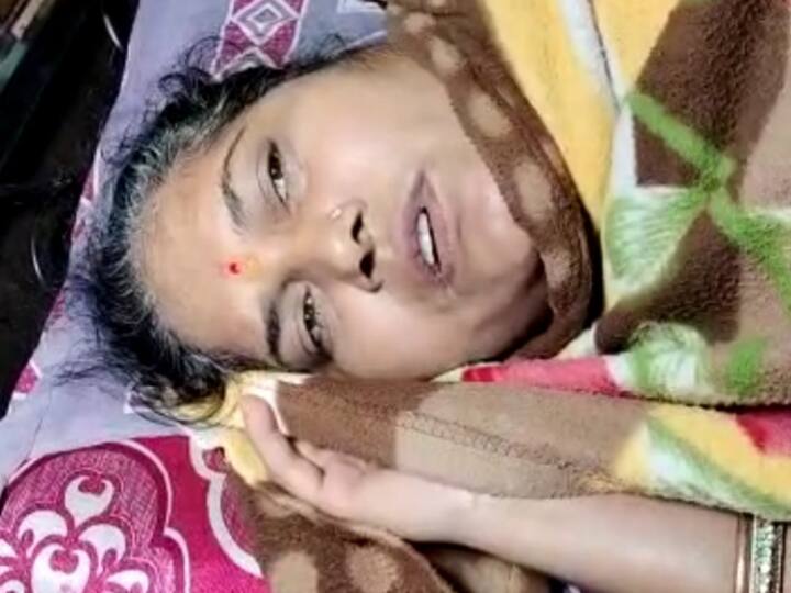Pulwama martyr Hemraj Widowed wife lashed out at Ashok Gehlot government for her demands ann Pulwama Widows Protest: गहलोत सरकार पर बरसीं शहीद हेमराज की वीरांगना, कहा- 'गुर्जर आंदोलन में क्यों दी काका-ससुर को नौकरी'