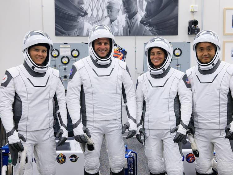 Four astronauts aboard SpaceX returned to Earth from the ISS after completing a 5-month mission 5 மாத பயணம்... பூமிக்கு திரும்பிய 4 விண்வெளி வீரர்கள்.. அவர்கள் மேற்கொண்ட பணிகள் என்ன?