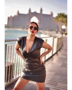 Neha Malik Photos: दुबई की सड़कों पर छोटी ड्रेस पहन इतराती नजर आईं नेहा मलिक, कातिल अदाएं देख आप भी बन जाएंगे दीवाने