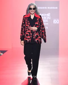 Lakme Fashion Week: लहंगा पहन सजीं सुष्मिता-सारा, सोनम कपूर की भाभी ने रैंप पर फ्लॉन्ट किया बेबी बंप, ‘लैक्मे फैशन वीक’ में छाईं ये बॉलीवुड हसीनाएं