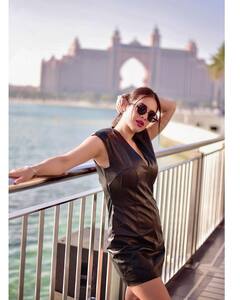 Neha Malik Photos: दुबई की सड़कों पर छोटी ड्रेस पहन इतराती नजर आईं नेहा मलिक, कातिल अदाएं देख आप भी बन जाएंगे दीवाने