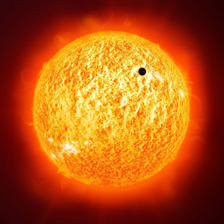 সূর্যকে সৌরজগতের রাজা বলে মনে করা হয়। যাঁদের কুণ্ডলীতে সূর্য দেবতার অবস্থান প্রবল, তাঁরা সম্মান লাভ করেন।