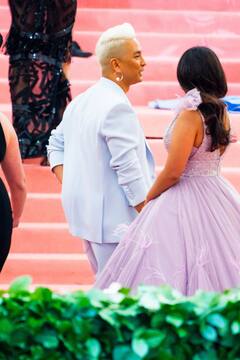 Isha A: जब Met Gala के पिंक कार्पेट पर उतरीं Isha Ambani, डीप नेक गाउन में दीपिका-प्रियंका को दी कड़ी टक्कर