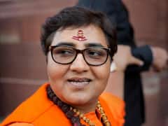 'गोडसे की उपासक गांधी जी को भी बोल चुकी हैं अपशब्द', प्रज्ञा ठाकुर के बयान पर कांग्रेस का फूटा गुस्सा