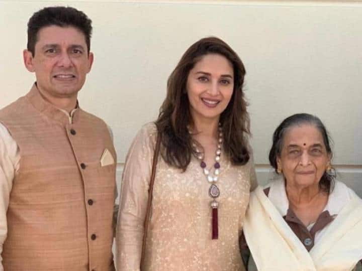 Madhuri Dixit mother Snehlata Dixit demise funeral to be held in worli at mumbai Madhuri Dixit Mother Demise: माधुरी दीक्षित की मां का हुआ निधन, आज मुंबई में होगा अंतिम संस्कार