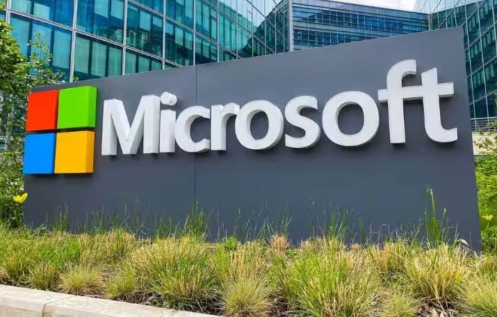 Layoffs News: microsoft ex-employee post on linkedin and claims that microsoft fired his entire team Microsoft Layoffs: પૂર્વ કર્મચારીનો દાવો, માઇક્રોસૉફ્ટે તેની આખી ટીમને નોકરીમાંથી હાંકી કાઢી....