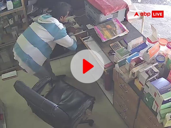 Udaipur 50 thousand rupees stolen from medical shop in just 27 seconds incident captured in CCTV ANN Watch: सिर्फ 27 सेकंड में मेडिकल दुकान से 50 हजार रुपये की चोरी, CCTV में कैद वारदात