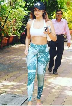 Gym Look: जिमशिम करते हुए दिखना है सबसे स्टाइलिश तो ट्राई करें इन एक्ट्रेसेस के अमेज़िंग जिम लुक