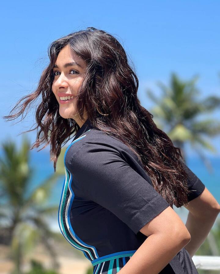 మృణాల్ ఠాకూర్ అందమైన ఫోటోలు -Image Credit: Mrunal Thakur /Instagram
