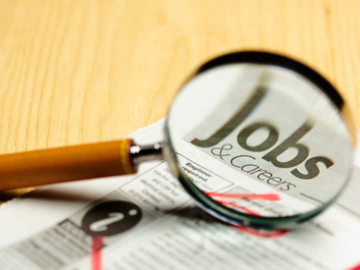 ​BEL Jobs 2023: बेसिल ने कई पद पर भर्ती निकाली है. जिसके लिए उम्मीदवार आधिकारिक वेबसाइट पर जाकर आवेदन कर सकते हैं. उम्मीदवारों के पास इस अभियान के लिए आवेदन करने के लिए ज्यादा समय नहीं बचा है.