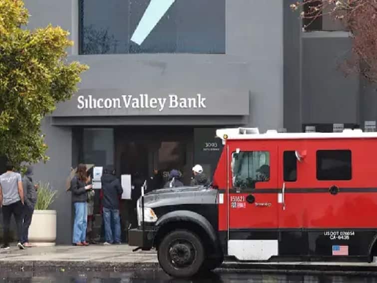 how silicon valley bank collapse know about it and its impact on India Silicon Valley Bank : अमेरिकेसह जगाचं टेन्शन वाढवणारी सिलिकॉन व्हॅली बँक बुडाली कशी? वाचा सविस्तर