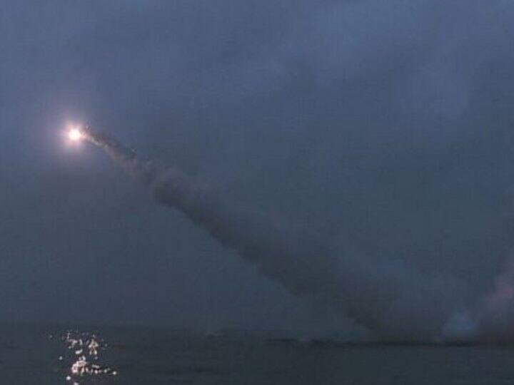 North korea launch two fire missile strategic cruise from submarine before US-South Korea Drills North Korea Missile: नॉर्थ कोरिया ने दो न्यूक्लियर मिसाइल को किया टेस्ट, साउथ कोरिया को दिया मैसेज