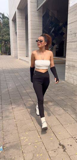 ਟਿਊਬ ਟਾਪ 'ਚ ਨਿਆ ਸ਼ਰਮਾ ਨੇ ਦਿਖਾਇਆ ਗਲੈਮਰਸ ਅੰਦਾਜ