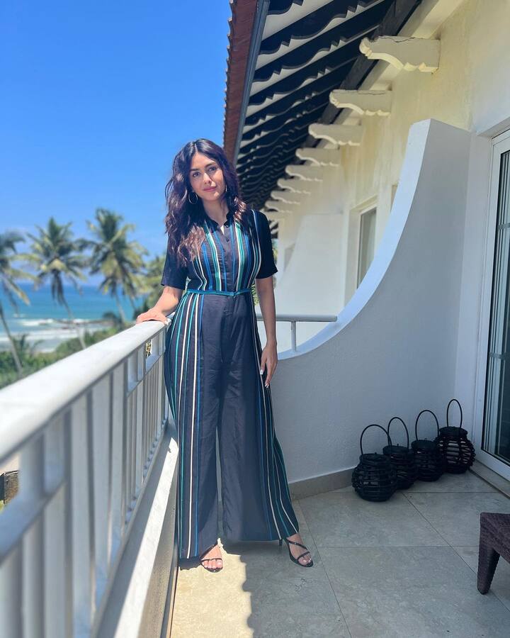 మృణాల్ ఠాకూర్ అందమైన ఫోటోలు -Image Credit: Mrunal Thakur /Instagram