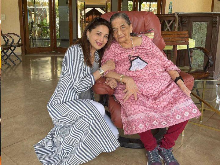Madhuri Dixit shares emotional post after her mother snehlata dixit demise read here Madhuri Dixit Pics: मां के निधन से टूटा माधुरी दीक्षित का दिल, इमोशनल पोस्ट शेयर कर छलका दर्द