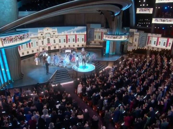 काल भैरव आणि राहुल सिपलीगुंज यांचा परफॉर्मन्स झाल्यानंतर प्रेक्षकांकडून त्यांना 'स्टँडिंग ओव्हेशन' मिळाले. (RRR Movie/Twitter)