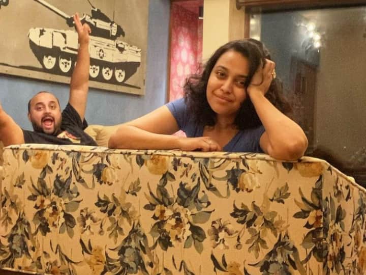 Swara Bhaskar House Photos: एक्ट्रेस स्वरा भास्कर कोर्ट मैरिज के बाद अब फहाद अहमद के साथ पूरे रीति-रिवाज के साथ शादी करने वाली हैं. लेकिन यहां हम आपको उनकी शादी नहीं घर का टूर करवा रहे हैं.