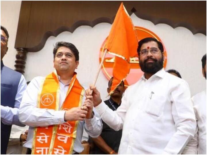 Uddhav Thackeray faction leader's son Bhushan Desai joins Eknath Shinde Shiv Sena ann Maharashtra Politics: उद्धव ठाकरे को लगा एक और झटका, करीबी नेता के बेटे ने थामा शिंदे गुट का दामन