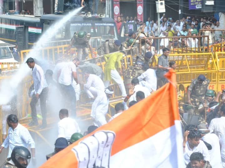 Congress leader 5 thousand Congress leaders protested with Kamal Nath Raj Bhavan in Bhopal ANN MP Politics: राजधानी भोपाल में कांग्रेस का हल्ला बोल, 5 हजार से ज्यादा नेताओं ने किया राजभवन की ओर कूच