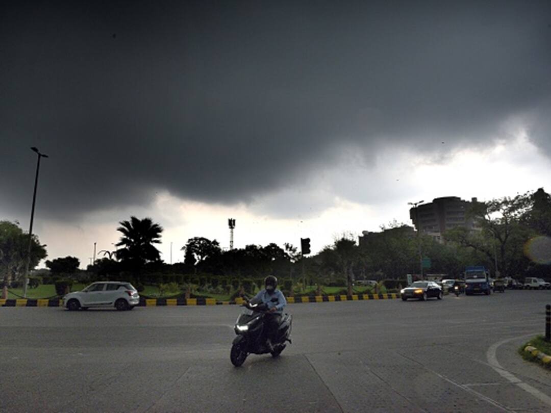 Thunderstorms And Lightning Expected Over North-West Plains From March 16, Says IMD Weather Update Thunderstorms And Lightning Expected Over North West Region Delhi Punjab Rajasthan IMD Forecast Thunderstorms And Lightning Expected Over North-West Plains From March 16, Says IMD