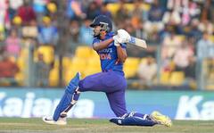 Shreyas Iyer: পিঠের চোটে কাবু মুম্বইয়ের তারকা, নতুন অধিনায়কের খোঁজ করতে হবে কেকেআরকে?