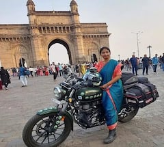In Photos: साड़ी पहनकर बाइक से वर्ल्ड टूर करने निकली पुणे की ये महिला, सामने आईं खास तस्वीरें