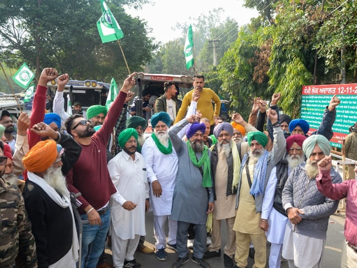 Punjab five farmer organizations protest against central government in Delhi jantar mantar ready to march for Parliament House Farmer Protest: पंजाब से 5 किसान संगठनों के लोग पहुंचे दिल्ली, संसद भवन की ओर कूच करने की है तैयारी 