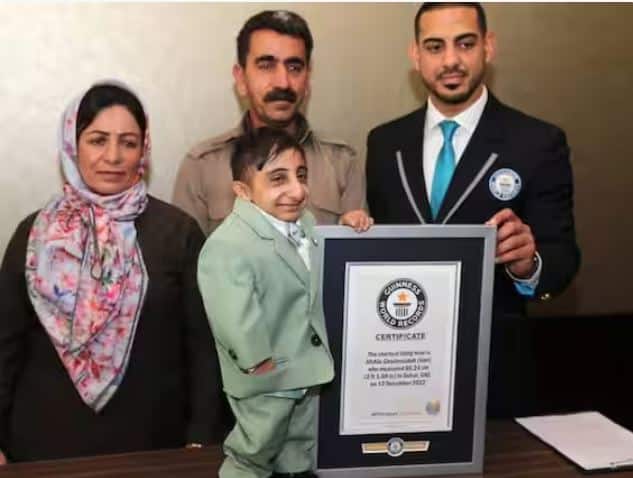 ਅਫਸ਼ੀਨ ਨੂੰ ਦੁਨੀਆ ਦਾ ਸਭ ਤੋਂ ਛੋਟਾ ਆਦਮੀ ਐਲਾਨੇ ਜਾਣ ਤੋਂ ਪਹਿਲਾਂ 24 ਘੰਟਿਆਂ ਦੇ ਅੰਦਰ ਤਿੰਨ ਵਾਰ ਮਾਪਿਆ ਗਿਆ ਸੀ।