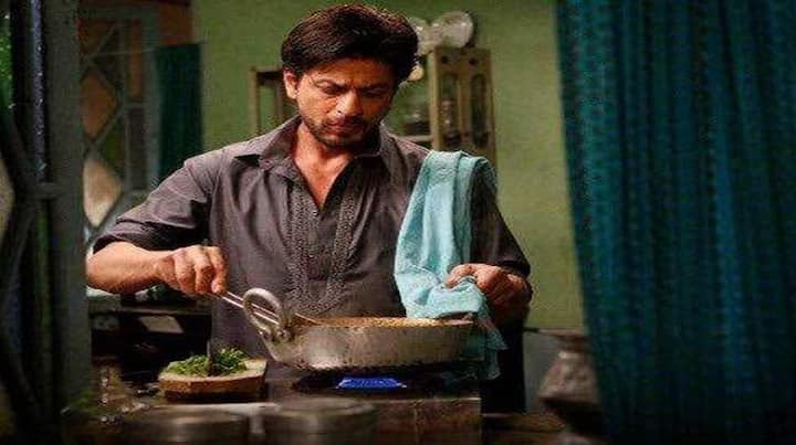 shah rukh khan is not just a good actor but a good cook too watch this video Shah Rukh Khan: ਸ਼ਾਹਰੁਖ ਖਾਨ ਖਾਣਾ ਬਣਾਉਣ 'ਚ ਹਨ ਐਕਸਪਰਟ, ਯਕੀਨ ਨਹੀਂ ਤਾਂ ਦੇਖ ਲਓ ਇਹ ਵੀਡੀਓ