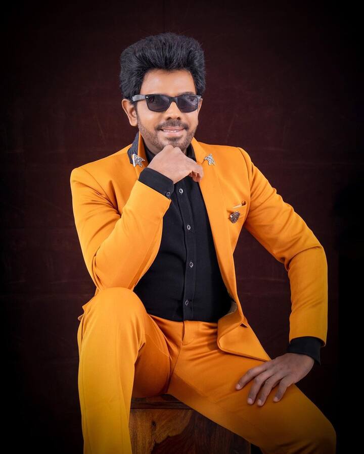 ஆரஞ்சு நிற கோட்-சூட் போட்ட சில புகைப்படங்களை பதிவிட்டுள்ளார் லெஜண்ட், இவை வைரலாகி வருகின்றன