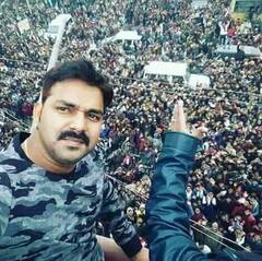 Pawan Singh Stage Show: विदेशी सरजमीं पर भी बजता है पवन सिंह का डंका , एक शो के लिए वसूलते हैं इतनी रकम कि खरीद सकते हैं बड़ी गाड़ी