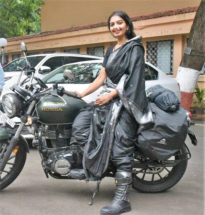 भारत एक ऐसा देश है जिसने कई ऐसे काम कर दिखाए हैं जो दुनिया ने कभी सुना भी नहीं होगा. हमारे देश  में बहुत सारे ऐसे लोग हैं जिन्होंने अपने काम से देश का नाम रोशन किया है. आज हम आपको बताएँगे रमिला लटपटे के बारे में , जिन्होंने मोटरसाइकिल के ज़रिए 20 से 30 देशों में 100,000 किलोमीटर की दूरी तय करने का फैसला किया है. अब आप सोचेंगे मोटरसाइकिल चलाना कौन सी बड़ी बात है. दरअसल ,रमिला ने मराठी साड़ी पहनकर मोटरसाइकिल चलाने का फैसला लिया है. आइये आपको बताते हैं क्या है पूरी कहानी.