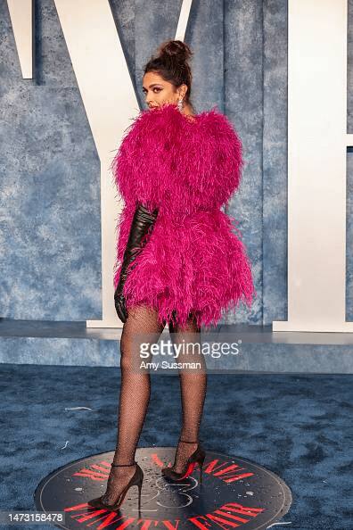 The actor wore a pink feathered suit with fluffy sleeves and a fur collar.