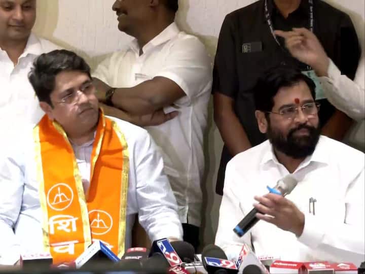 Uddhav Thackeray Close Aide Bhushan Desai Joins Eknath Shinde Faction Of Shiv Sena Uddhav Thackeray's Close Aide Bhushan Desai Joins Eknath Shinde Faction Of Shiv Sena