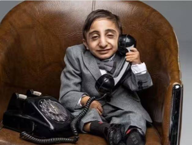 ਅਫਸ਼ੀਨ ਸਮਾਇਲ ਗਦਰਜ਼ਾਦੇਹ ਨੇ ਪਿਛਲੇ ਸਾਲ ਦਸੰਬਰ ਵਿੱਚ ਸਭ ਤੋਂ ਛੋਟੇ ਵਿਅਕਤੀ ਦਾ ਰਿਕਾਰਡ ਆਪਣੇ ਨਾਮ ਕੀਤਾ ਸੀ।