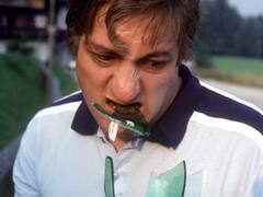 Metal Eater Man: दुनिया का इकलौता शख्स जिसे अनाजों से ज्यादा मेटल खाने का है शौक, आप भी देखें तस्वीरें