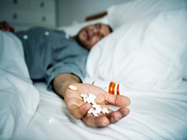 Sleeping pills side effects are injurious to health Sleeping Pills: जानिए, इतनी खतरनाक होती हैं स्लीपिंग पिल्स, खाने से पहले 100 बार जरूर सोच लें